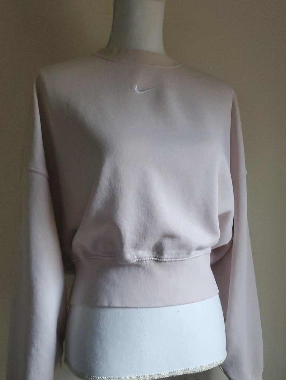 Nike Women's Light Pink Cropped Crew Sweatshirt